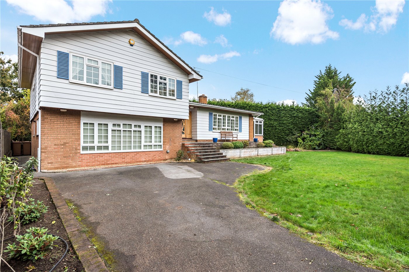 Higgs Lane, Bagshot, GU19